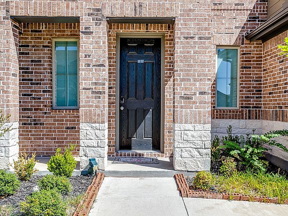4th image of 2921 Fox Trail Ln