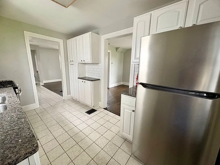 348 E Derry Rd — Photo 11