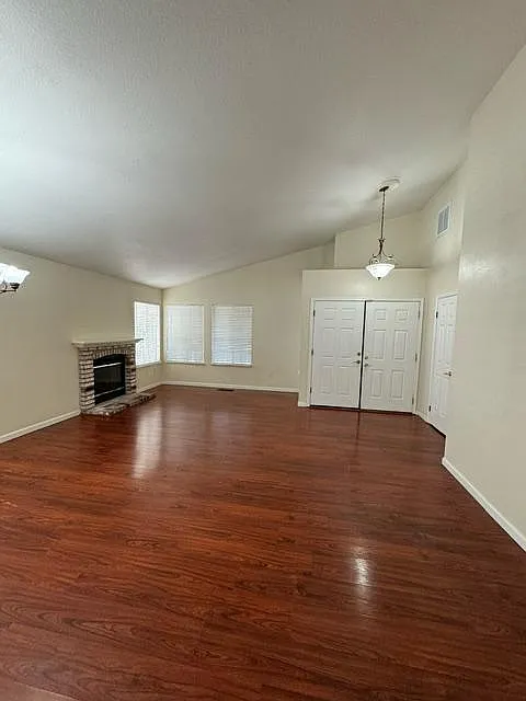3 bed, 1326 sqft, $3,250 — Photo 3