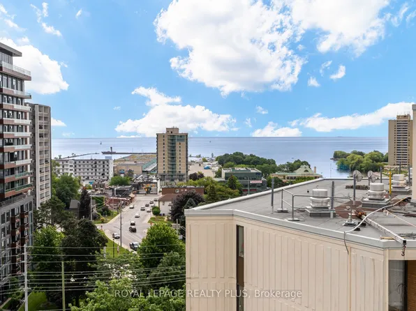39 Stavebank Rd N #Penthouse 4, Mississauga, ON L5G 4N7