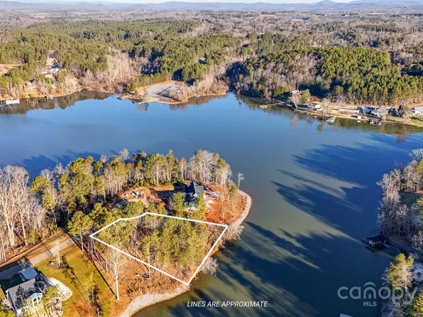 5759 Lake Pointe Dr, Granite Falls, NC 28630