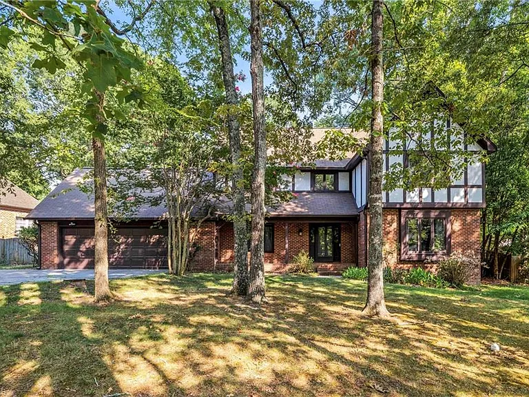 4103 Oak Hollow Dr — Photo 1