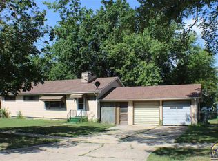 23 Cottonwood St, Emporia, KS 66801