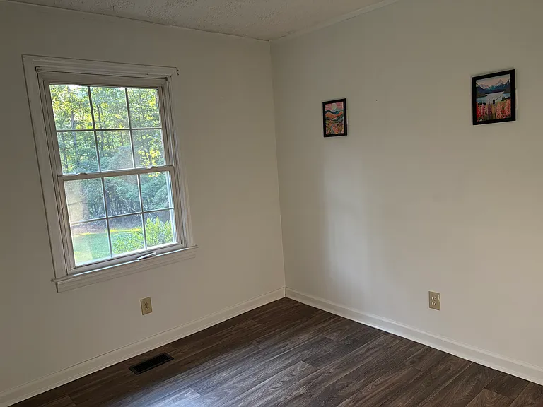 1181 Pine Hill Cir — Photo 3
