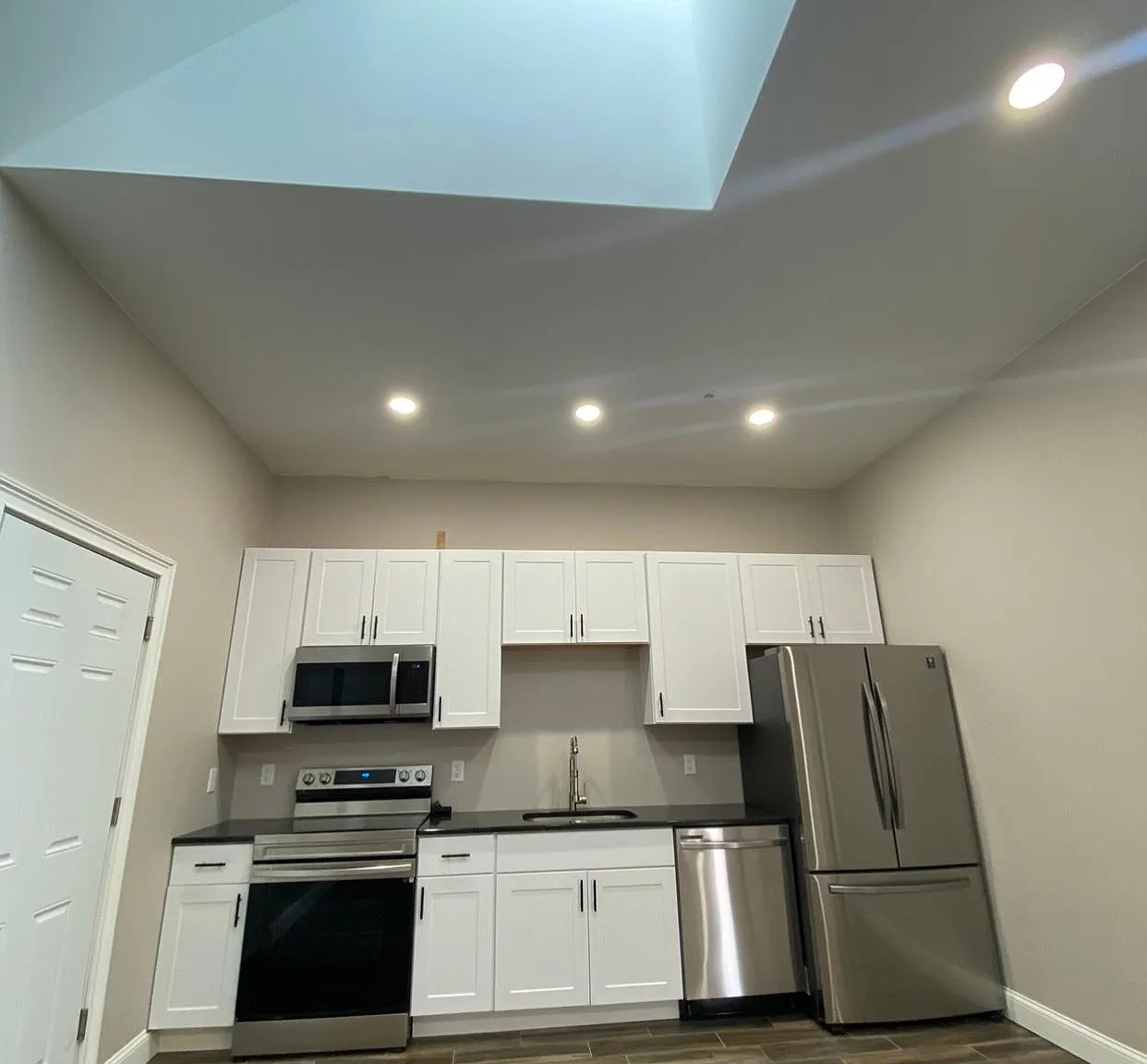 2 bed, 650 sqft, $1,600 — Photo 1