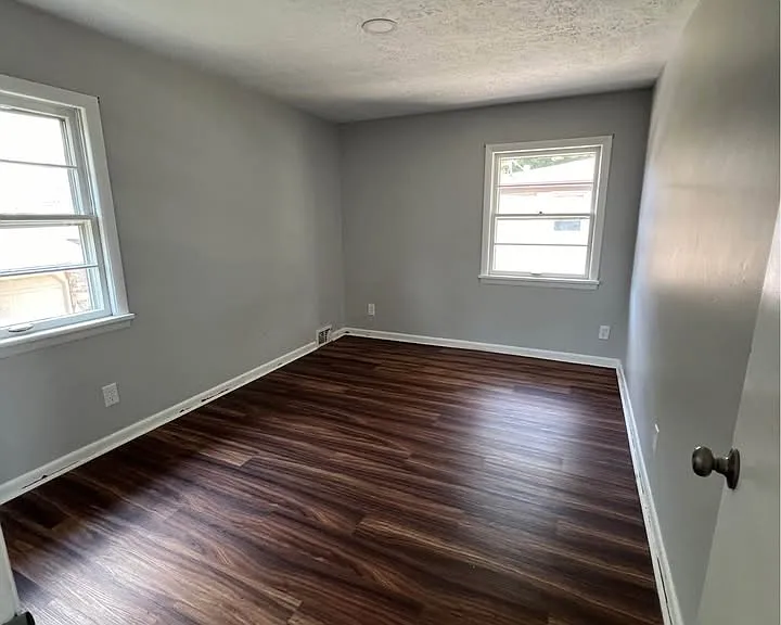 6104 W Pages Ln — Photo 4