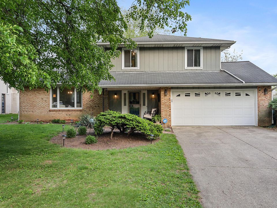 1st image of 992 Conestoga Dr
