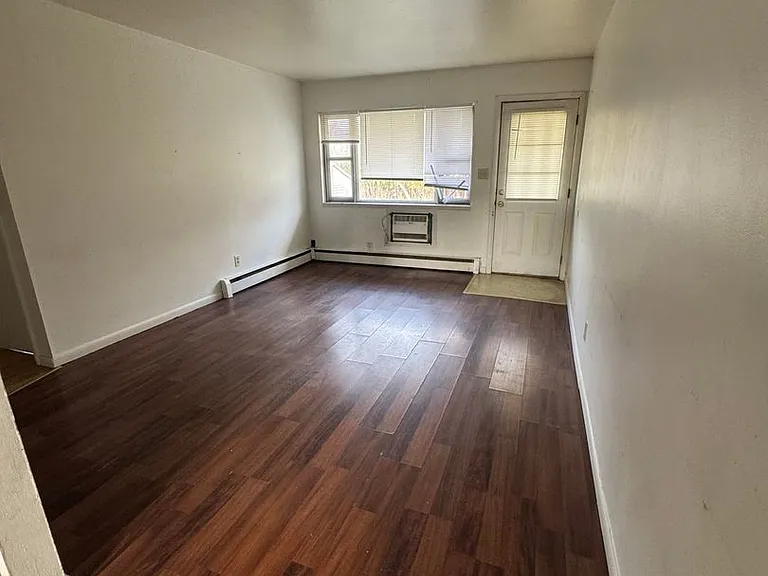 1707 S Huntington Dr — Photo 10
