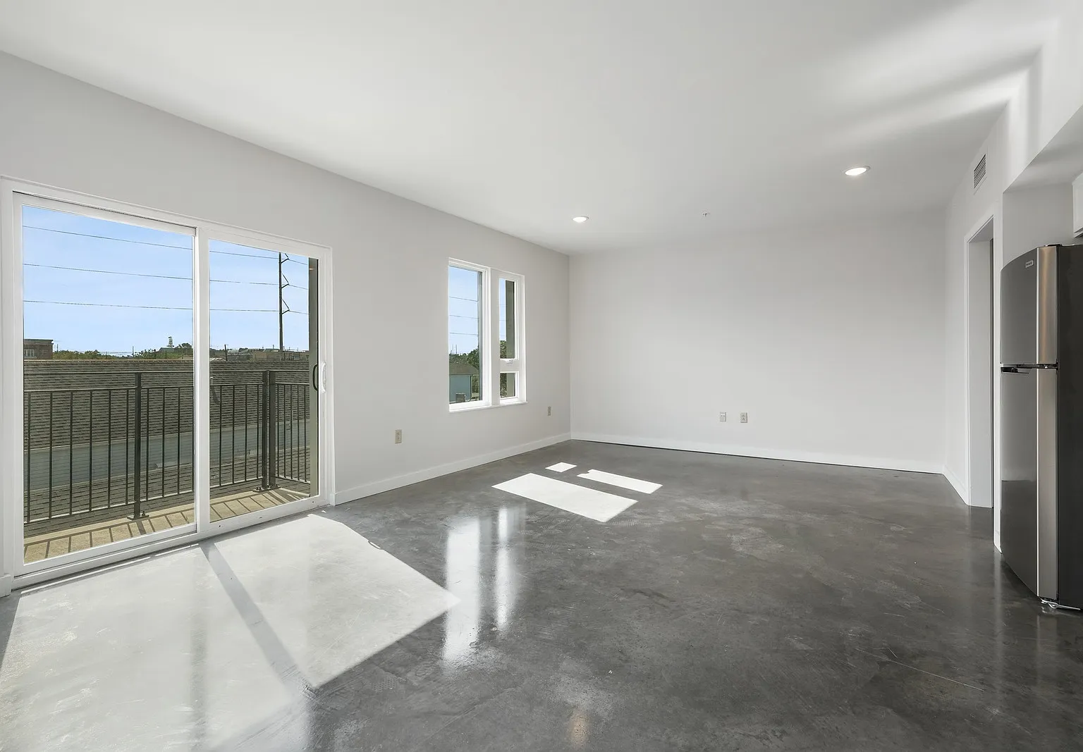 Sunny 1-Bed with Balcony, In-Unit Laundry & Off-Street Parking in Mid-City Water & Trash Included — Photo 4