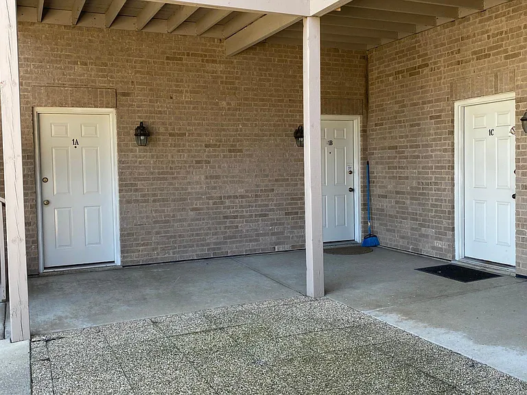 4017 W Lillian St — Photo 2