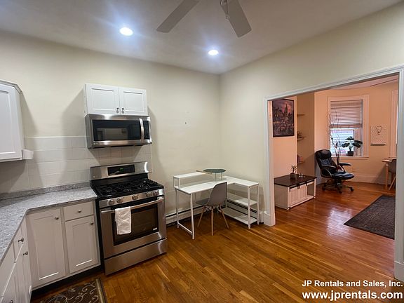 2nd image of 122 Day St #3