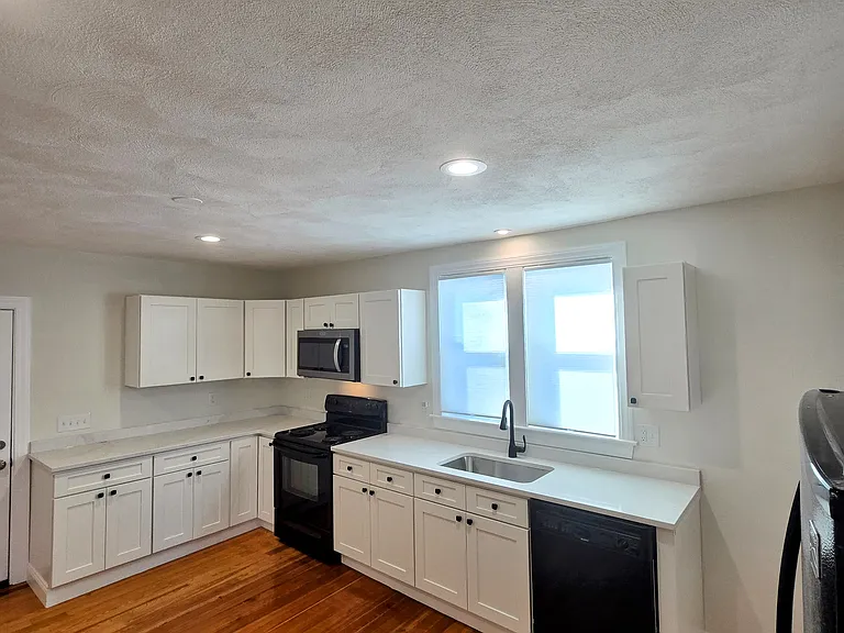 268 1/2 Greenville Ave #2 — Photo 3