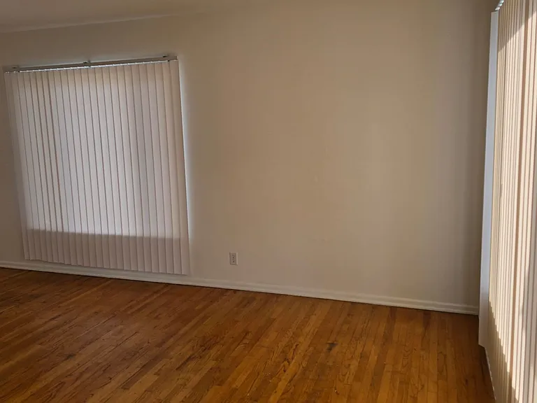 4743 Beverly Blvd — Photo 3