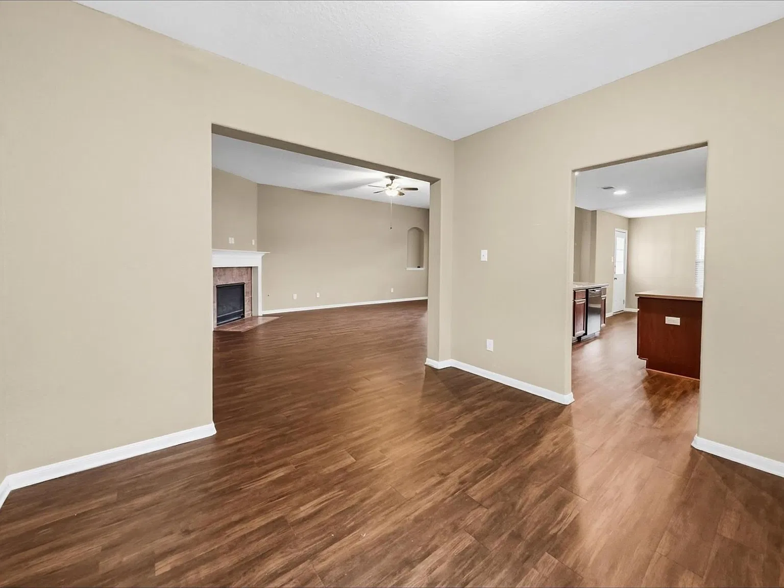 3 bed, 2.0 bath, 2293 sqft, $2,255 — Photo 4