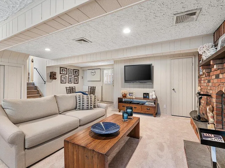 11 Halcourt Dr — Photo 3