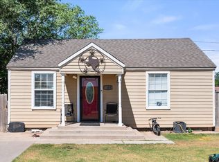 1413 Fresno St, Plainview, TX 79072