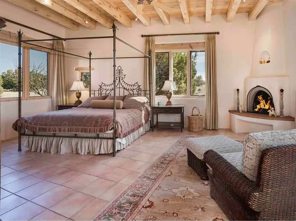 76 Amberwood Loop, Santa Fe, NM 87506