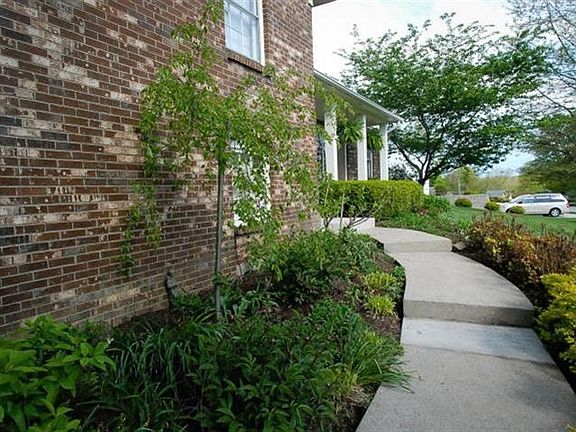 3rd image of 3418 Fleetwood Dr