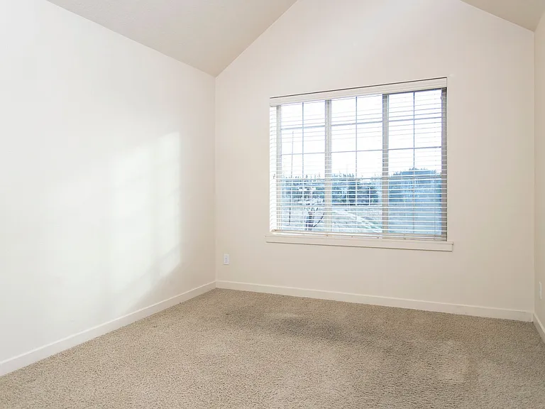 7894 NE Miriam Way — Photo 8
