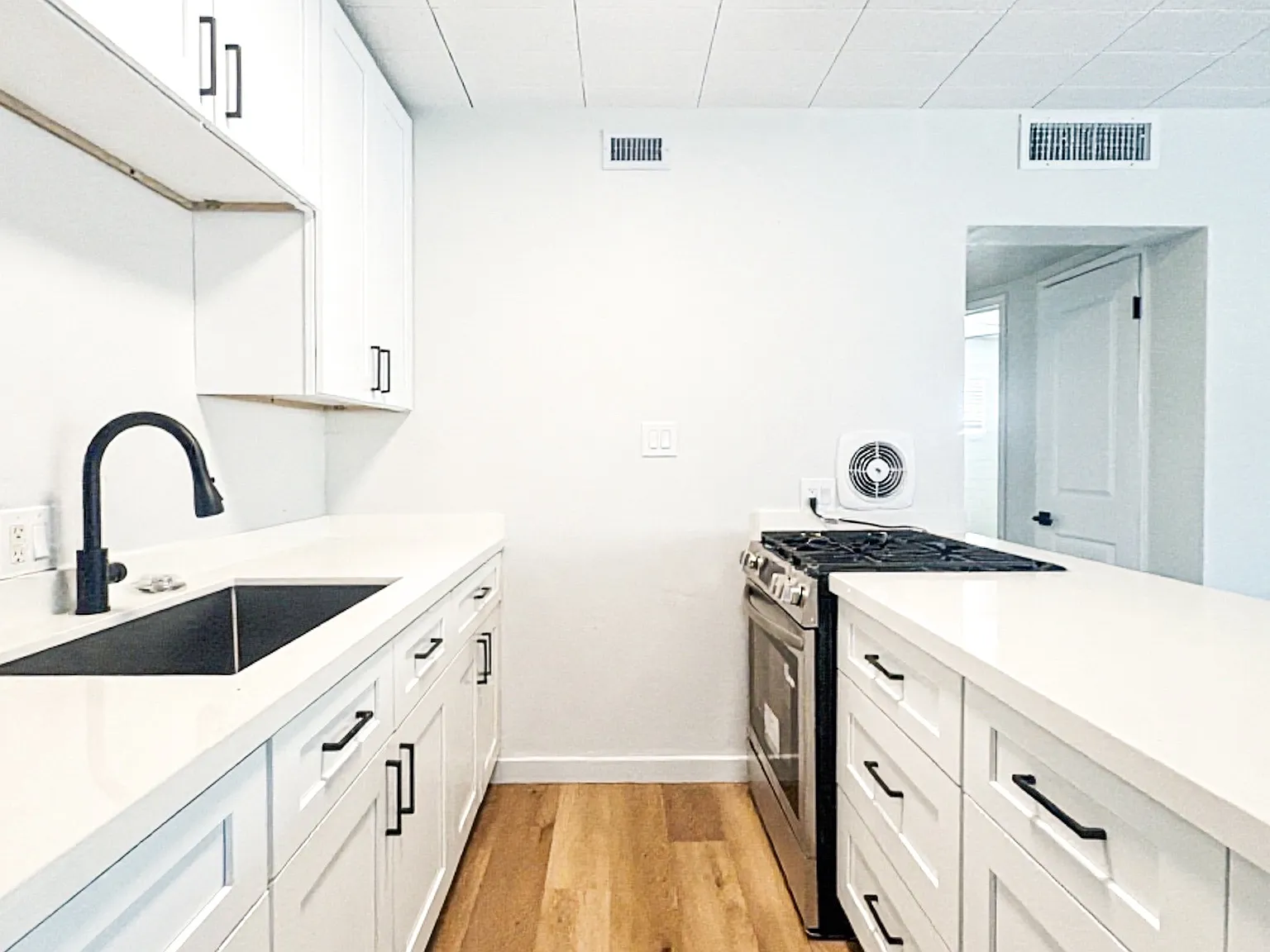 2 bed, 850 sqft, $1,350 — Photo 1