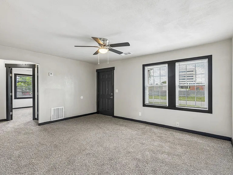 4613 SE 28th St — Photo 3