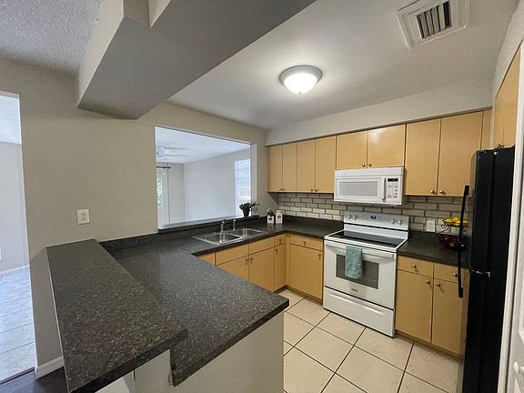 5th image of 1701 Lake Crest Ave