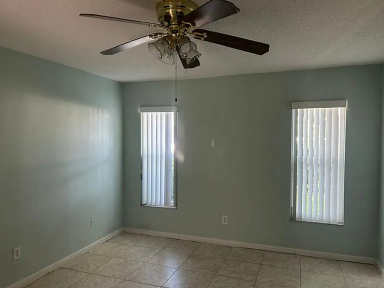 1207 Dinner Bell Ln E — Photo 29