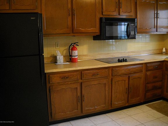 4th image of 805a Balmoral Court #100a