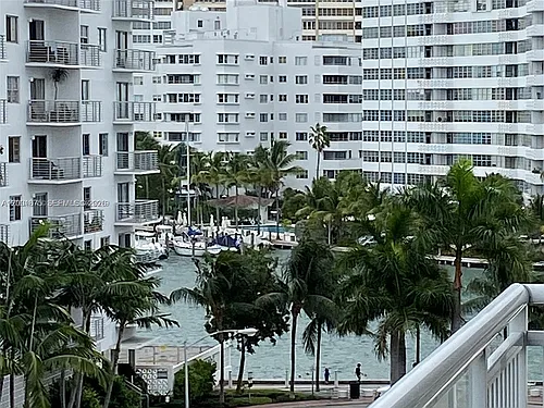 1345 Lincoln Rd Photo 1