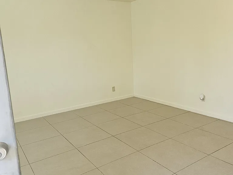 127 Villa Ct #6 — Photo 5