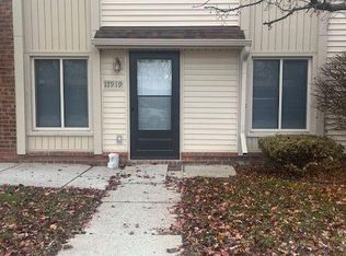 17919 Phyllis St, Roseville, MI 48066