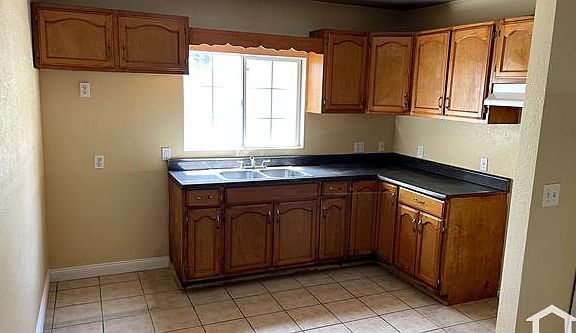 3rd image of 1111 1/2 E 22nd St