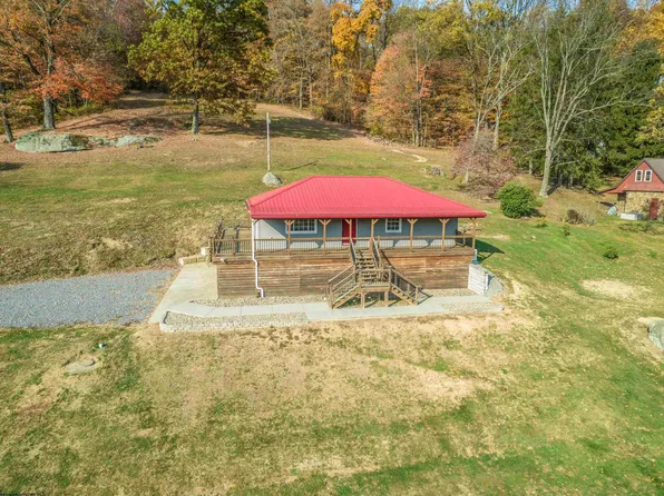 3392 Smithtown Rd, Morgantown, WV 26508