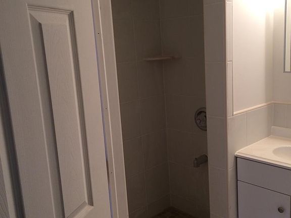 3rd image of 4431 Vista St