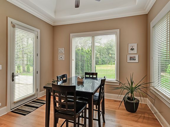 5th image of 408 Blackhawk Dr