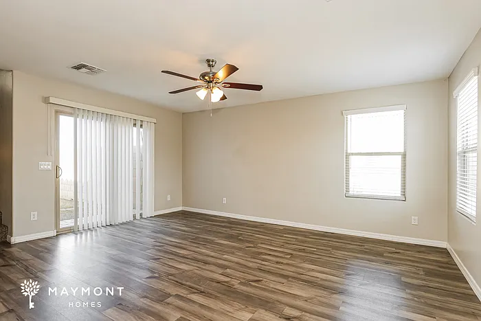 4 bed, 2.5 bath, 1765 sqft, $2,156 — Photo 4