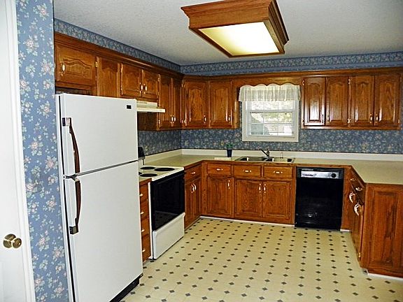 5th image of 639 Windsor Cir