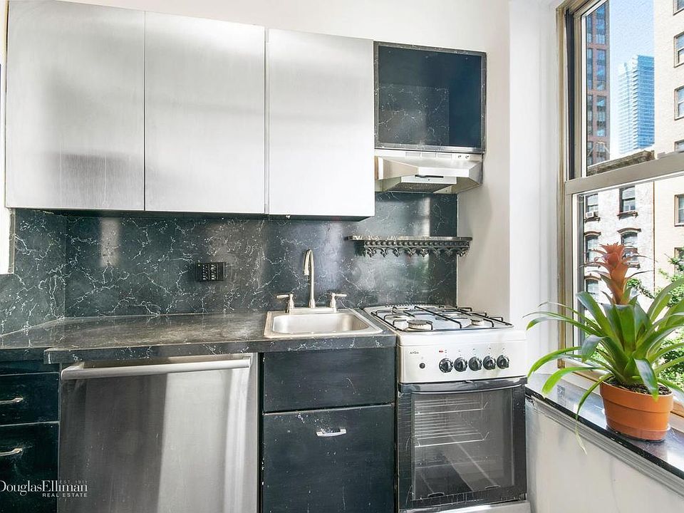 1st image of 410 E 52nd St #4C