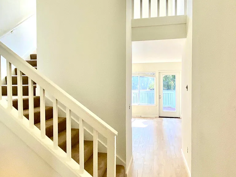 218 Bayside Ct — Photo 8