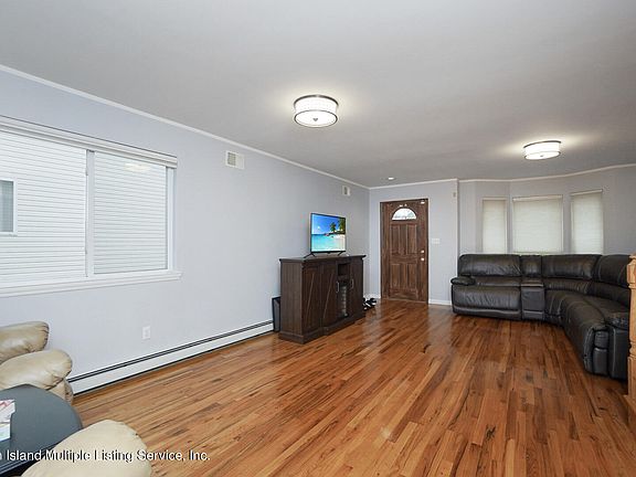 4th image of 194 Woodvale Ave