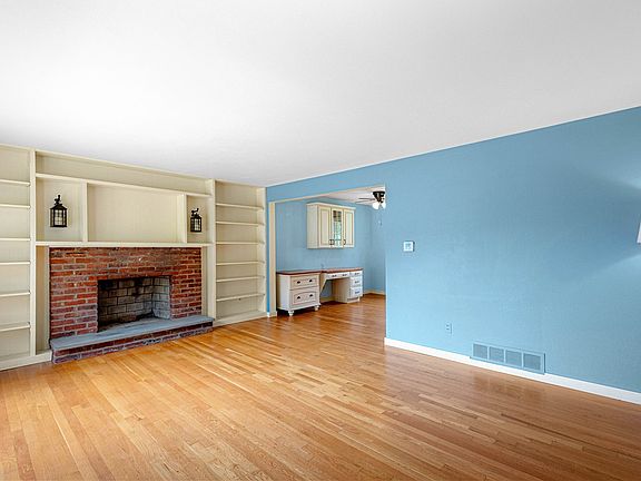 2nd image of 428 Brierly Ln
