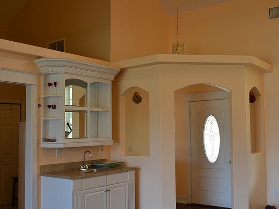 4th image of 36 Emerson Dr