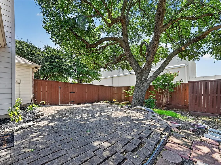 3960 Bexhill Dr — Photo 24