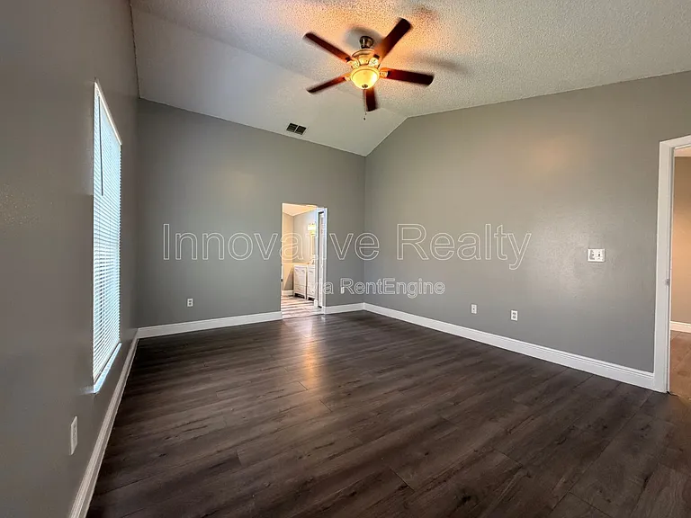 1025 Derbyshire Dr — Photo 13