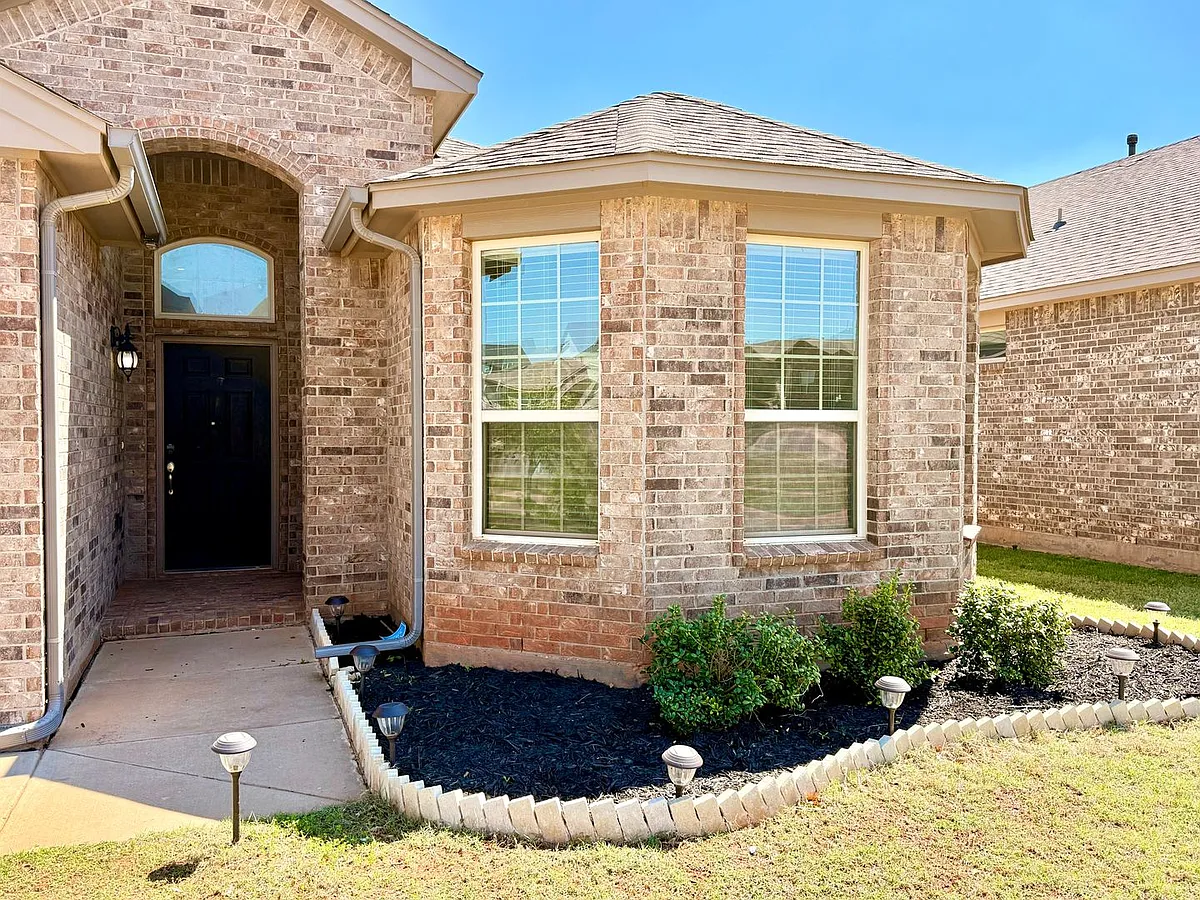 Building Photo - 3416 Sadie Dr