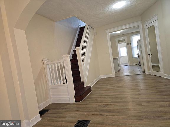 3rd image of 1711 Homestead St