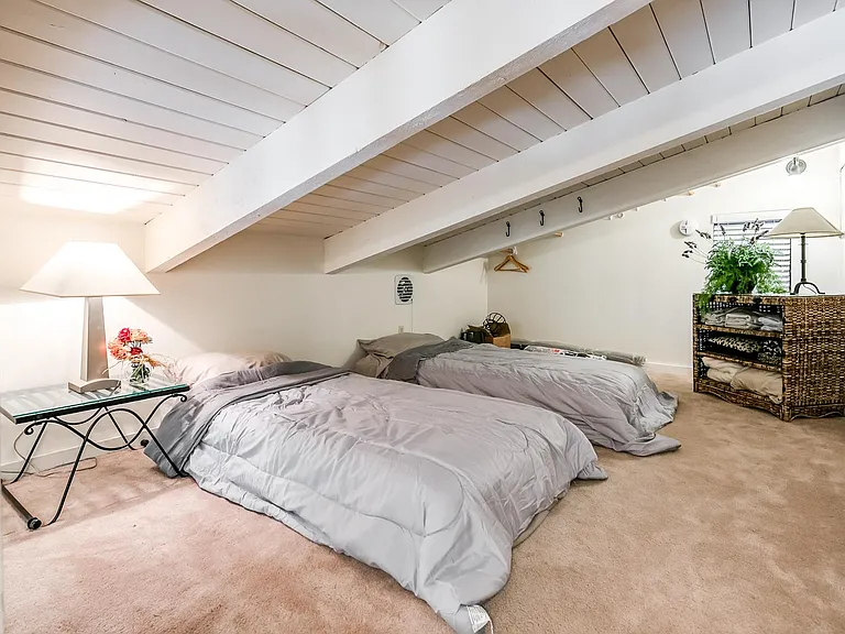 4660 Meadow Dr — Photo 7