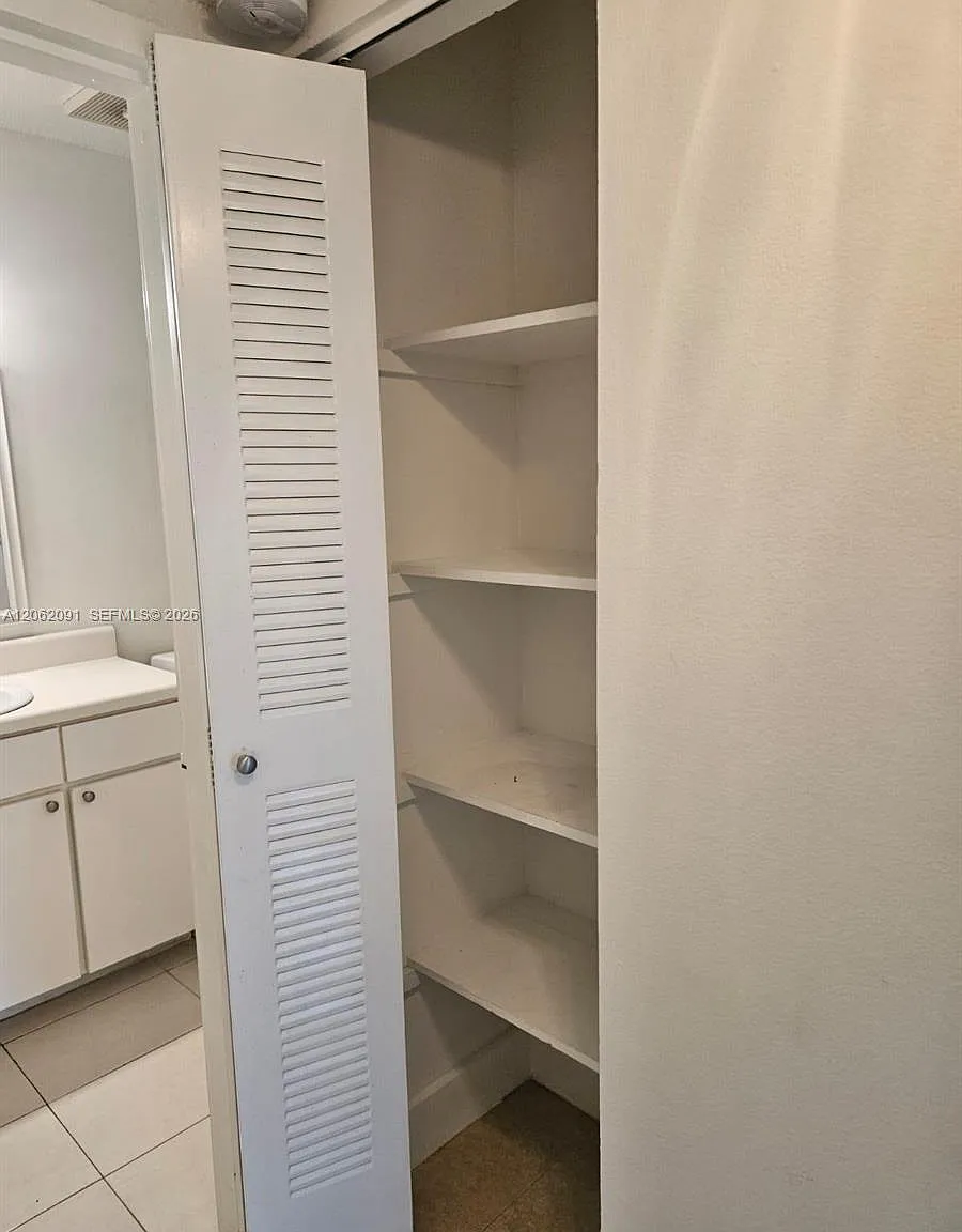 Doral Gardens Ii Condo — Photo 3