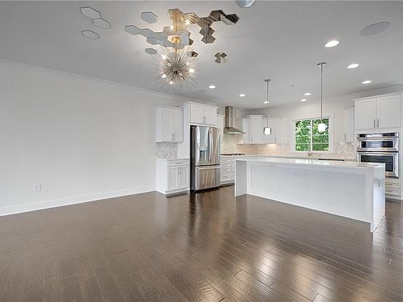 5th image of 824 Stone Ridge Ln