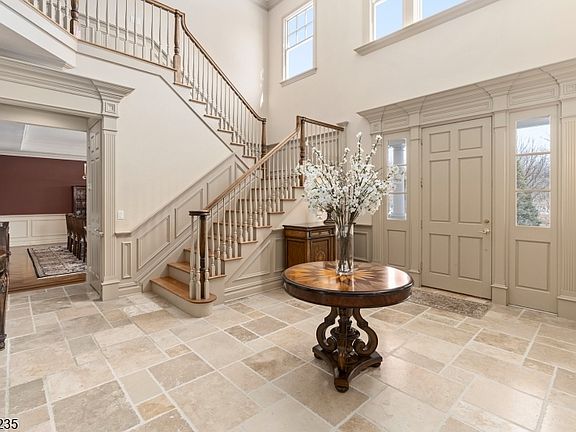 4th image of 48 Wisteria Way